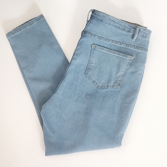 Boohoo Plus Size Distress Knee Stretch Skinny Jean Size 16 - Picture 1 of 8
